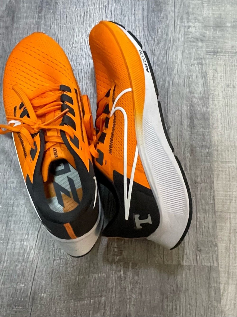 Nike Air Zoom Pegasus 38 Tennessee Vols Shoes Mens 9.5 Orange Running Sneakers